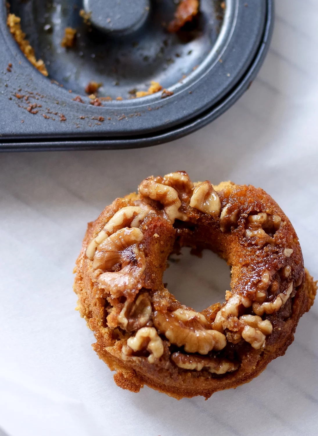 Low Carb Pumpkin Donuts with Brown Sugar Walnut Crumble - Inspector ...