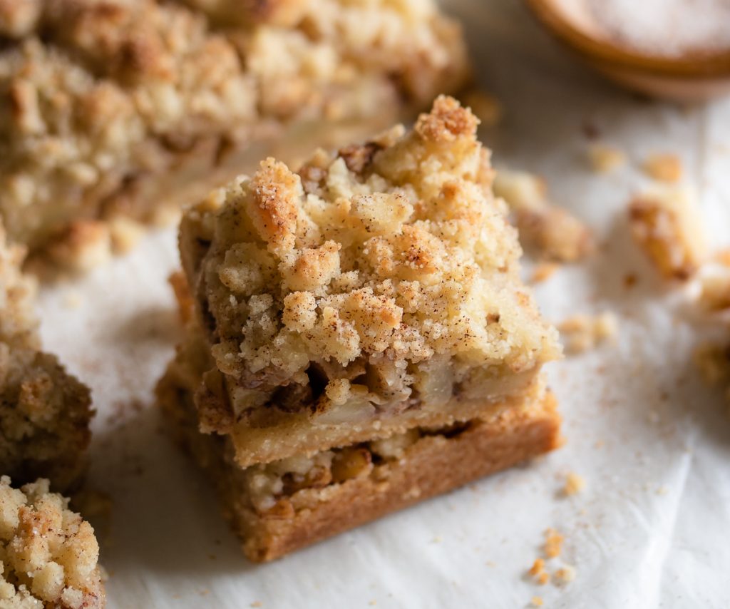 Sneaky Apple Crumble Bars 🍎 {Keto Friendly & Gluten Free} - Inspector ...