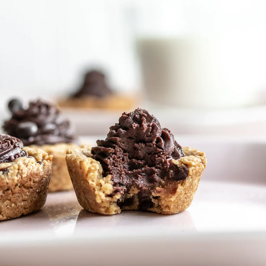 https://www.inspectorgorgeous.com/wp-content/uploads/2019/05/Keto-Chocolate-Chip-Cookie-Cups-9565.jpg.webp